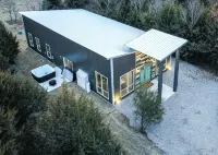 Bison Cabin with Hot Tub, Air Hockey & Pool Table, South of Norman