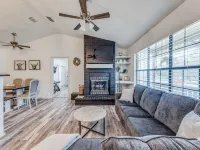 7 Bed Home / Mins to Wineries / Walk to Town Square