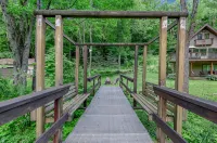 Ellicottville Chalet with beautiful storybook creek - Wi-Fi