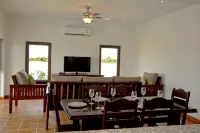 Seafront, 3 bedroom private villa, 6 guests, family vacation, activities nearby - โฮมสเตย์