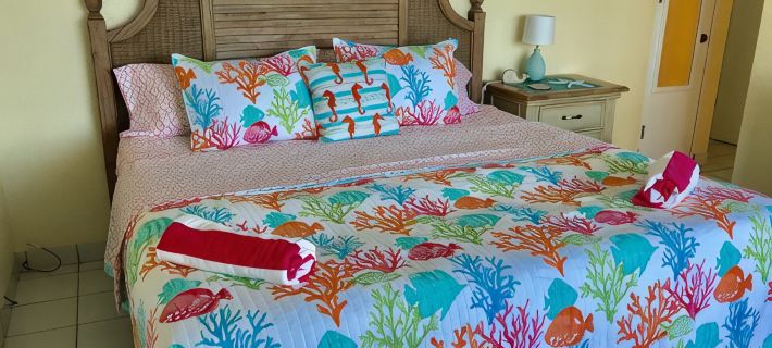 FABULOUS! So close you can taste the ocean - Amazing NEWLY RENOVATED  condo ! Hotels in Southside