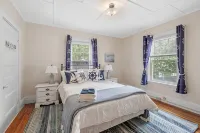 3BR Oceanview Townhouse on Boulevard I Walk to downtown l Sleeps 8 - Balcony