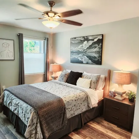 Cozy Home Away From Home Sleeps 8, has 3 bthrms, & lots of amenities to enjoy!