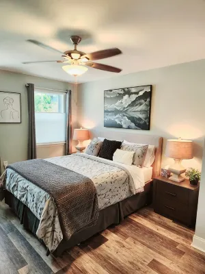 Cozy Home Away From Home Sleeps 8, has 3 bthrms, & lots of amenities to enjoy! - บังกะโล