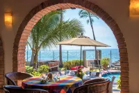 7 bdrm Classic Hacienda on Puerto Vallarta´s best swimming beach, sleeps 24.