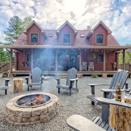 Stacked Stone Retreat - Bryson City Luxury Log Home close to town