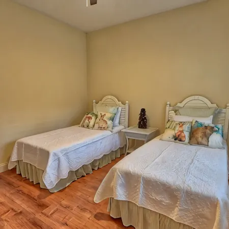 Charming 2-bedroom house with WiFi, AC nestled in the mountains of clayton
