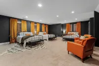 Luxe Bourbon Trail Cabin– Hot Tub/Pickleball/Fire Pit/Pool/Game Room - 4-Star