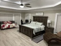Breathtaking, Lakefront, Pool, Private, big group, birds viewing - Kitchenette