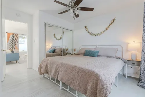 King Suite Steps to Oceanside Beach W/ Private Patio & Grill + Free Parking - Apartments
