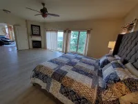 BREEZY & LUCKY'S: Lakeview Home & Cottage on 5 Acres! Close to Marina.