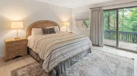 Renovated-Spacious Home Ideally Located in the Middle of Stowe - Jacuzzi