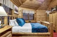 Smoky Cabin Private Indoor Hot Pool, Hot Tub, Theater, Rafting & Tubing 15 Min!! - balcony