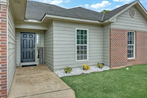 Cozy Family-Sized Home Minutes to Ft Moore and Downtown Columbus - 4 ดาว