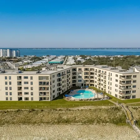 4bedroom beach front, breathtaking, spacious, updated