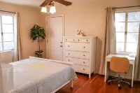 Luxe Guest House with Hot Tub + Pool - Holiday bungalows