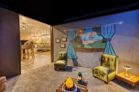 Leather&Spruce - Luxury Lake area fun funky home with amenities. Great for 2-18! - 4-Star
