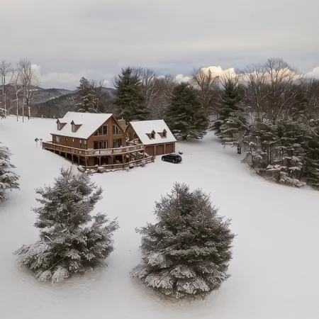 Luxury Mountain Lodge: Hot Tub and Incredible Mountain Views