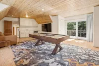 Stunning Waterfront Mansion w Pool n Hottub - 5 estrellas