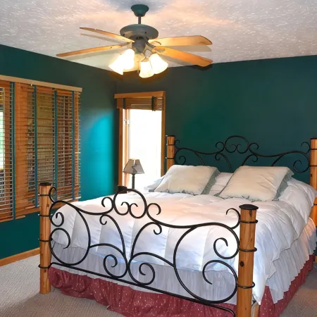 6 Bdrm 5 Bath Sleeps 14 Ski in and Ski out Slopeside!
