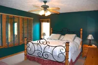 6 Bdrm 5 Bath Sleeps 14 Ski in and Ski out Slopeside! - バルコニー
