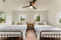 Charming 2-bedrm home in the heart of Liberty Hill - 4-Star