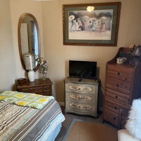 Amazing Location- Skiing Nearby, Hot Tub, TV & Huge Deck! Country Charm Inside!