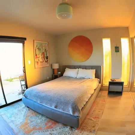 Magic Mushroom House Joshua Tree. Recently renovated, hot tub, 5 min from park!