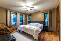 Driftless Area Country House: large deck, spring fed creek, Amish area - 3-Star