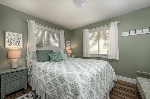 Relax & Unwind at Anna's Place! Stylish interior, gardens + a beautiful patio. - Country Houses