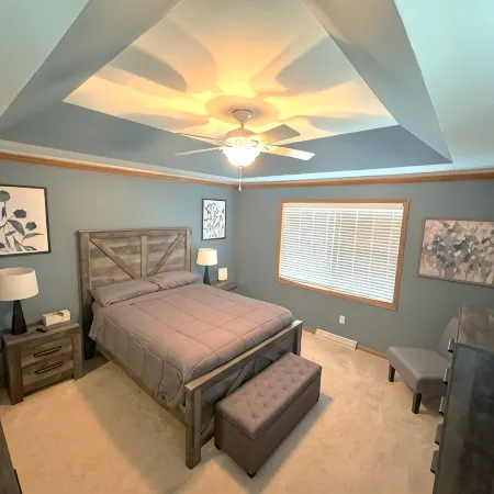 Hot tub - 4 Bedroom - 3.5 Bathrooms - Perfect Location