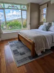 "Huonview" House on the Hill. Views for miles. 5 mins from CBD - 3-Star