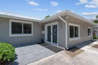 2 blocks to the beach-Dock-Ocean Access boating-Pool-Grill-Fully updated-Tikihut - Beach