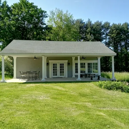Peaceful farm area, on the reservoir, near vineyards Hotels in Wallingford