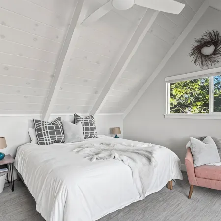 Starry Pines Chalet, Lake Views, Game Room, AC