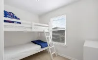 Fun shore bungalow that is walkable to the beach! - 무료 와이파이
