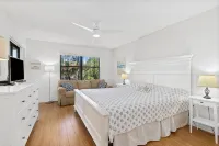 Peaceful Lakeview Condo • 2 Pools • Minutes to Img & Beaches - شرفة