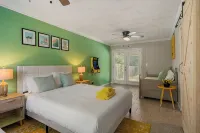 5 Bedroom Paradise Escape with Huge Pool, BBQ, Arcade and Playset - balcony