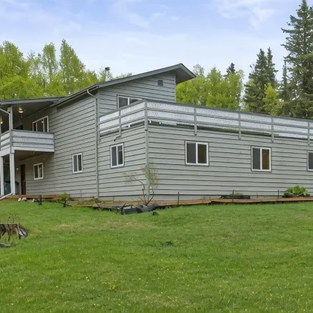 Rustic Luxury with Hot Tub and Spa Room! Large 4 Bedroom 2 Bath, Sleeps 12!