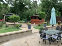 Hot Tub & Private Lake Modern Country Oasis in Heart of City - 3-Star