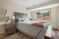 Renovated home w/ breathtaking views of the bay and new hot tub - Wi-Fi