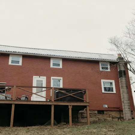 Beautiful Private Lakefront Cottage with Hot tub