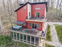 Spacious luxury cabin with hot tub and a great view! - 4-Star