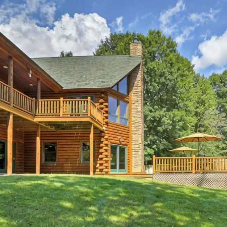 NEW! FOLEY'S LOG CABIN with Hot Tub