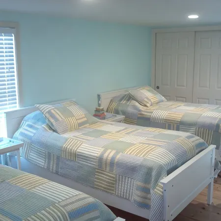 5BR-Beautiful Chatham-Year Round-Sleeps up to ten (10 1 Mile to Town!