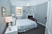Central, Classic, Contemporary , Comfortable, Convenient , Charming - balcony