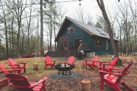 Modern Chalet with Hot Tub & Fire Pit at Lake Wallenpaupack - 3-Star