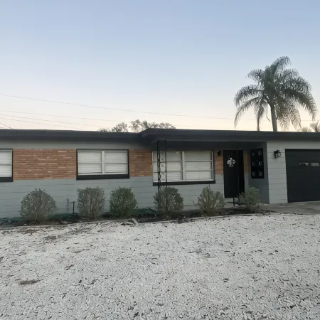 Charming 3-bedroom house centrally located in Brandon, FL