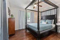 Lakefront w/ Dock, 300mb Wifi, Theater, Arcade - Homestays