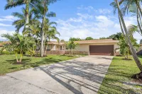 Naples Dream Escape 4BR Home, heated pool, 10min from Beach - Villas